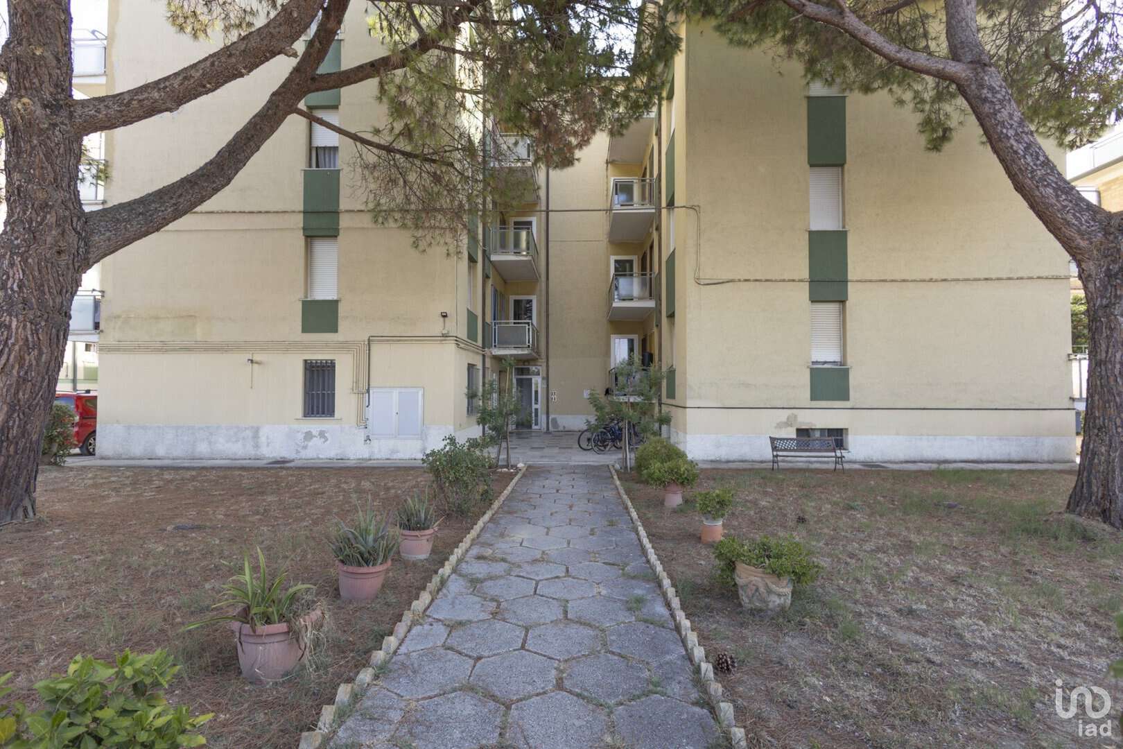 vendo appartamento ristrutturato a 30mt dal mare seconda fila
